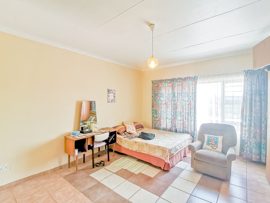 7 Bedroom Property for Sale in Parklands Western Cape